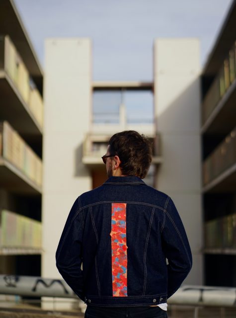 Et bam, deuxième veste de fou !
"Bandes", acrylique sur textile, 2025
Les photos sont encore de @theo_drte 

Veste dispo pour mon expo le mardi 9 décembre 2025 !

#acryliquepainting #upcycling #vestecustomisée #abstractpaintings