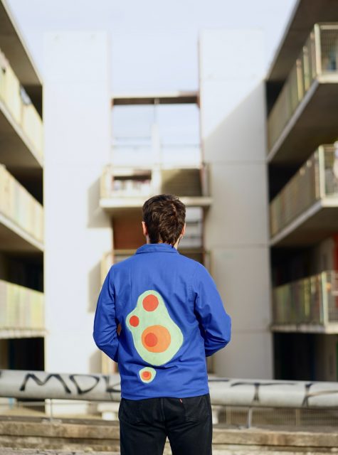 La 3ième veste de la série ! 
"Cellules" Acrylique sur Textile, 2025
Photo ny @theo_drte 
.
.
.
#acryliquepainting #vestecustom #abstractpainting #peintureabstraite