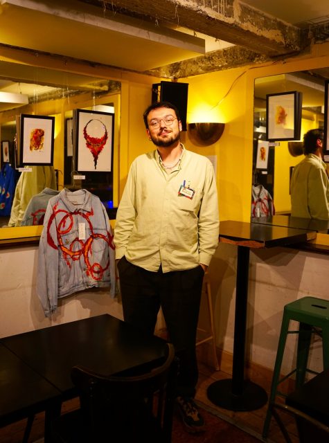 Encore merci pour ce moment !
Voici les premières photo de mon vernissage à @levasionbartoulouse 
C'était le 9 décembre dernier, un beau moment de partage et de discussion autour de mon travail de 2025.
Les photo sont encore par mon photographe favori, j'ai nommé @theo_drte.
Les autres photos arrivent, stay tuned !
.
.
.
#exhibitions #expositiontoulouse #vernissage #artabstrait_contemporain