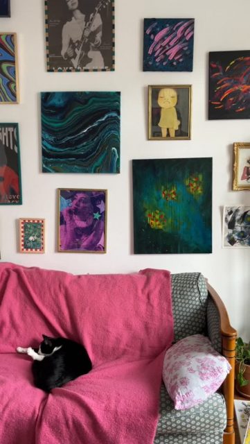 Ma nouvelle obsession, feat Aïko le chat.
J’adore peindre des fleurs en ce moment c’est vraiment quelque chose qui me fait kiffer, même si ça me sort beaucoup de ma zone de confort.
J’espère que vous aimerez ce nouveau tableau.
Acrylique sur papier 
40x50cm
#peintreabstrait #peintureacrylique #peintreabstraitfrancais