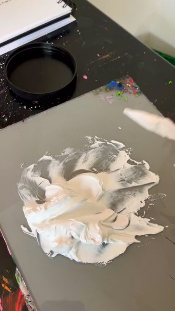 Floral n°7
Acrylique sur toile 
60x80cm
2026

Premiere peinture sur support maison ! J’ai fixer une toile sur du contreplaqué pour le fabriquer, et ça a l’air de bien marcher.
#peintureacrylique #peintureabstraite #artabstrait_contemporain #acryliquepainting #artabstrait