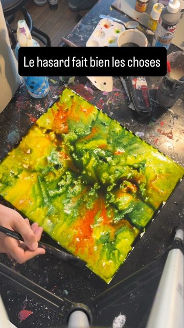 J’utilise pas mal le hasard, surtout avec les encres coloré, ça fait des super résultats ! 
#artiste #peinture #encres #hasard
